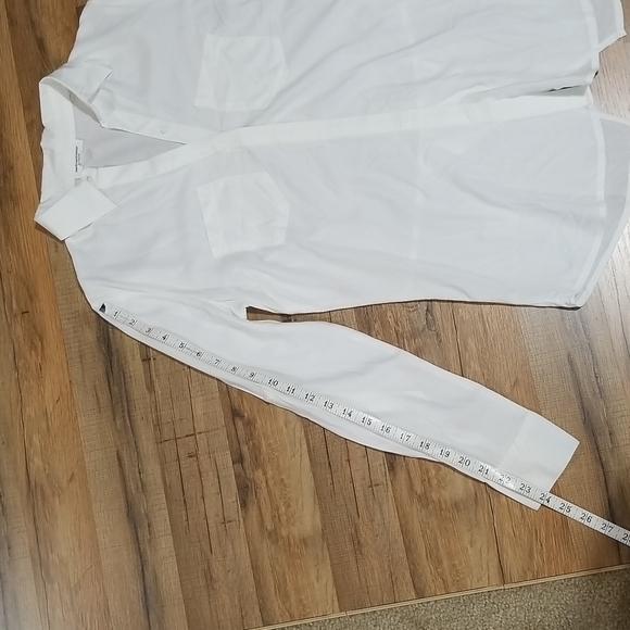 BEACHLUNCHLOUNGE COLLECTION White Viscose Button-up Tab Sleeved Blouse - Picture 7 of 10